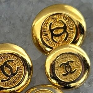 SMALL Authentic CHANEL Vintage 1980s Gold CC Logo Buttons